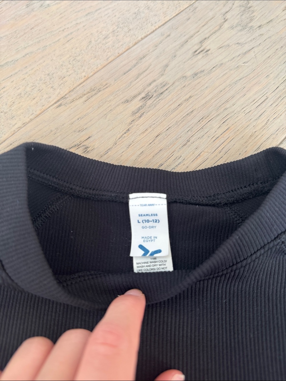 Old Navy Black Short-Sleeve Kids Tee - Picture 2 of 2